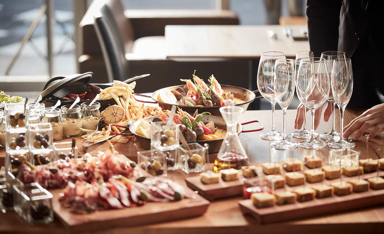 Dishes and glasses at a standing party